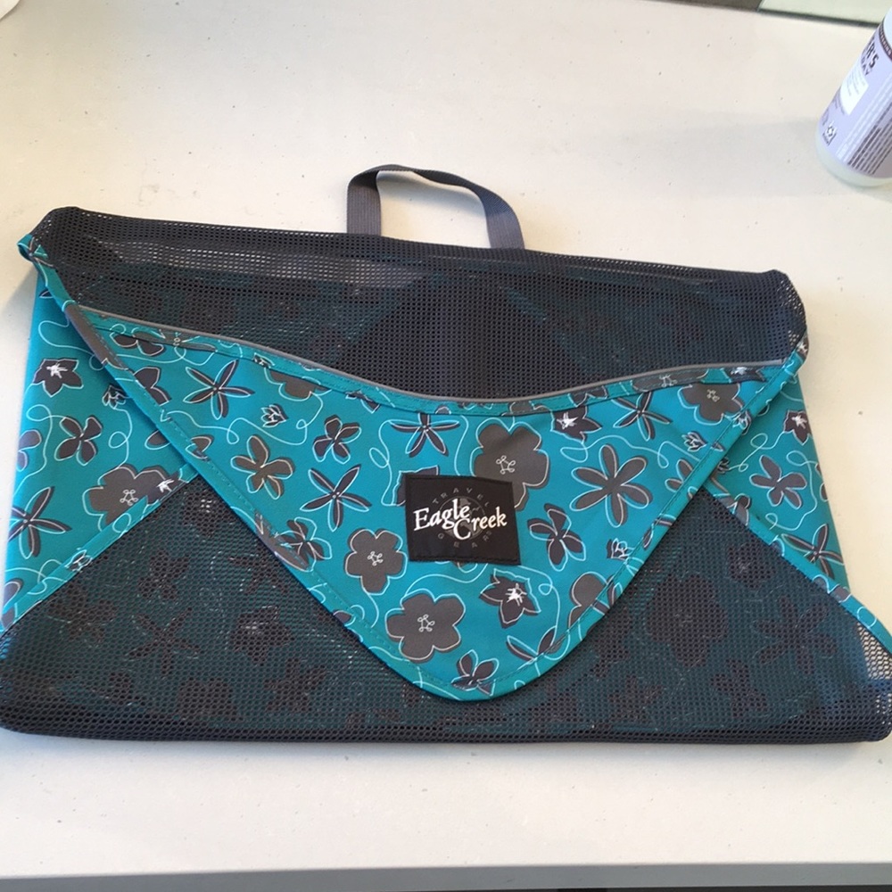 NWOT Eagle Creek Pack-It Garment Folder (Med Size)